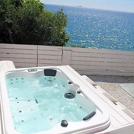 מלון Conca C21- Front Little Pool, Private Jacuzzi Sea View 4*