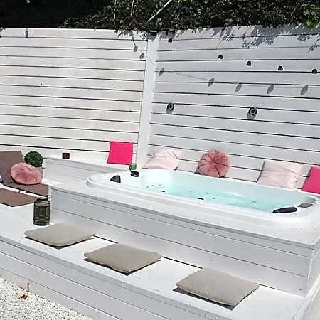Conca C21- Front Little Pool, Private Jacuzzi Sea View מלון 4*